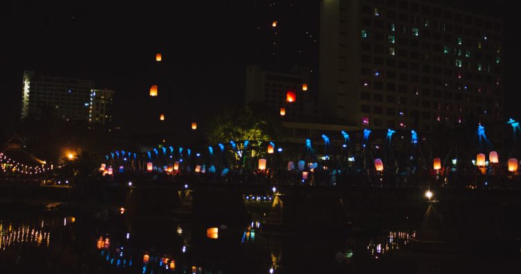 Festival de los faroles de Yi Peng en Chiang Mai, Tailandia